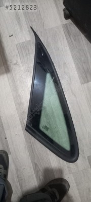 Laguna 1 sol arka kelebek camı