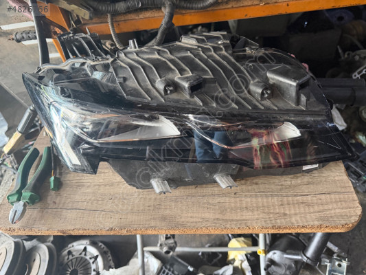 Peugeot 308 sağ ön far