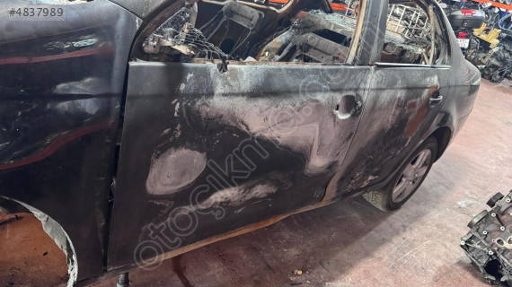 VOLKSWAGEN JETTA SOL ARKA KAPI 2006-2010 1.9