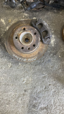 Renault master 2 sağ ön taşıyıcı