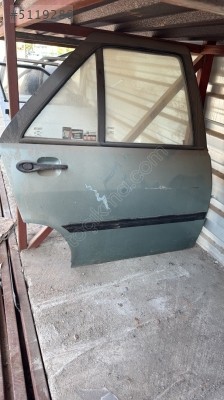 Tempra sağ arka kapı