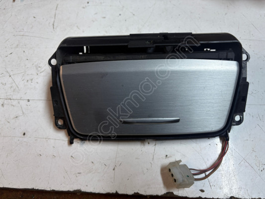 BMW E90 E87 KÜLLÜK ORTA KONSOLDAKİ