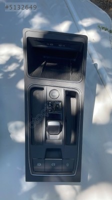 Cupra Leon orta vites konsolu