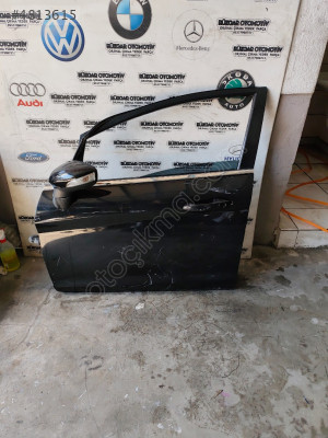 Ford Fiesta sol ön kapı