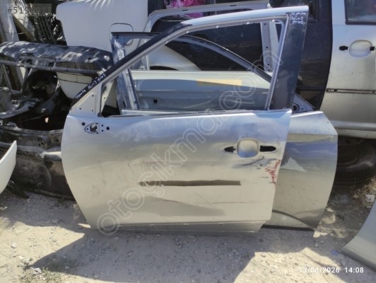 Toyota Yaris cross sol ön kapı