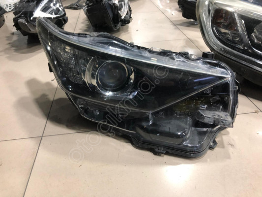 TOYOTA AURİS SAĞ FAR