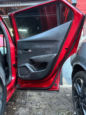 Peugeot 2008 sağ arka kapı döşemesi
