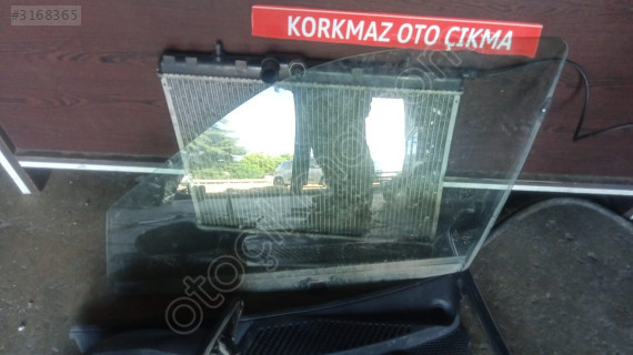 Clio sol ön kapı camı yedek parça