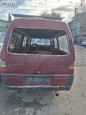 Mitsubishi L300 bagaj kapağı