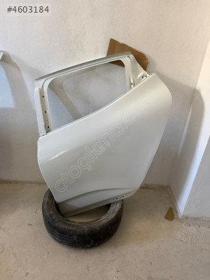 Renault Clio 5 sol arka kapı