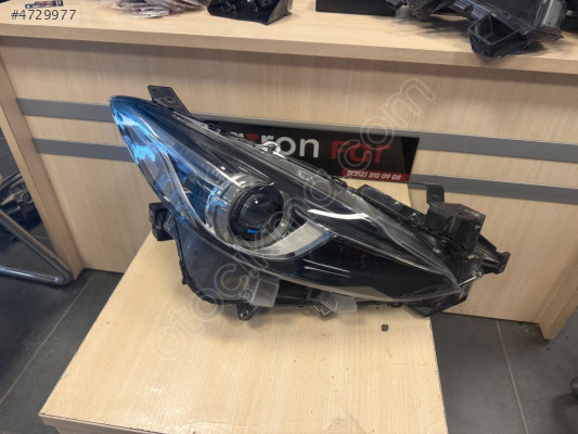Mazda 3 Sağ Xenon Far