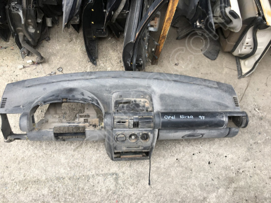 Opel Corsa 1993-2001 Göğüslük Torpido