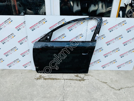 Audi a4 sol ön kapı (az hasarlı)