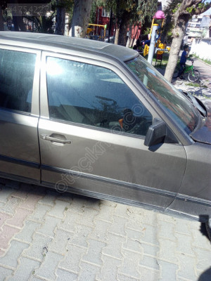 Mercedes w124 kasa sağ ön kapı