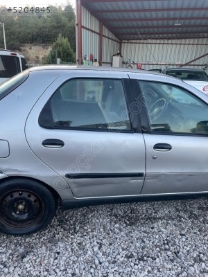 Fiat Albea Sağ arka kapı
