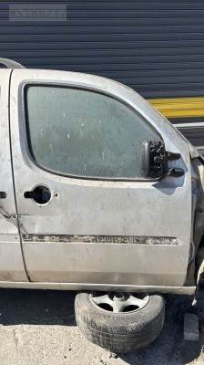 Fiat Doblo 2 sağ ön kapı araçtan sökme