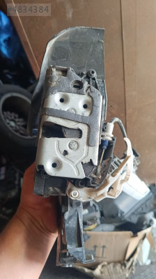 Ford Fiesta sağ Arka kapı kilidi