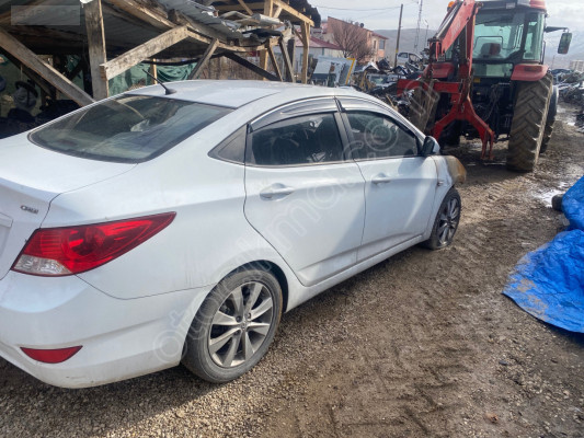 Hyundai Accent blue sağ arka kapı
