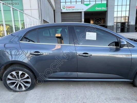 RENAULT MEGANE 4 SAĞ ARKA KAPI ORİJİNAL SÖKME