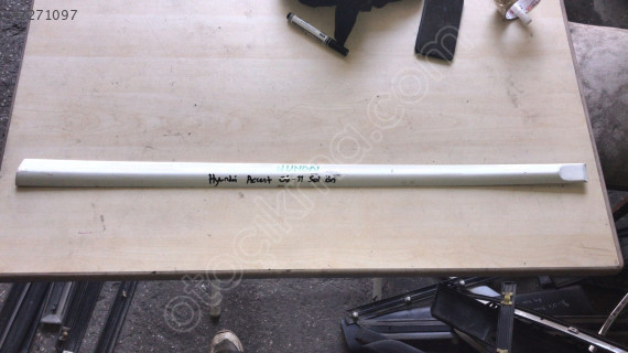 2006-2011 Hyundai Accent sol ön kapı bandı