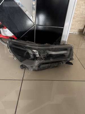 Toyota hilux sağ far