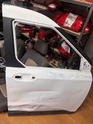 Courier sağ ön kapı