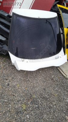 Mazda 323 HB bagaj kapağı