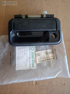Suzuki Swift ön kapi kolu sol 8282060B02