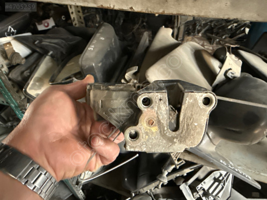 TOYOTA CARINA SAĞ ARKA KAPI KILIDI