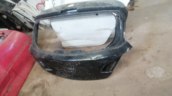 opel corsa bagaj kapağı
