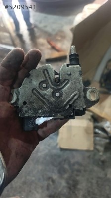 Ford Kuga kaput kilidi