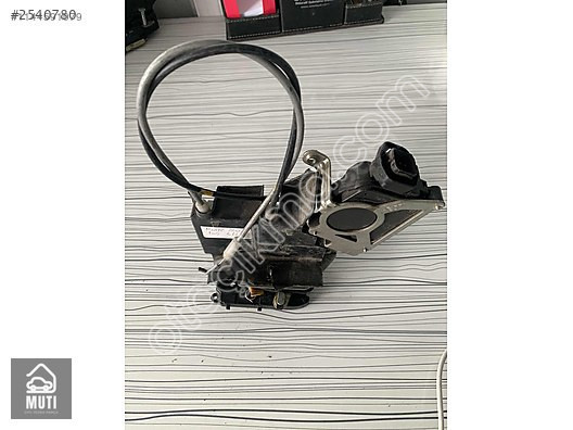 Hyundai i20 sağ kapı kilidi