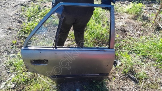 Toyota corona sag arka kapı