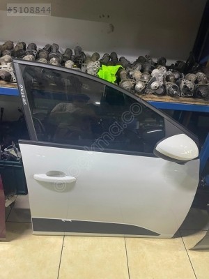DACİA SANDERO SAĞ ÖN KAPI