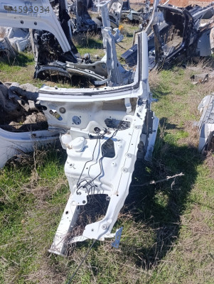 Audi A4 sol ön podya şase