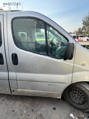 RENAULT TRAFİC SAĞ ÖN KAPI