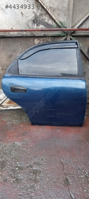 Mazda familia sağ arka kapı