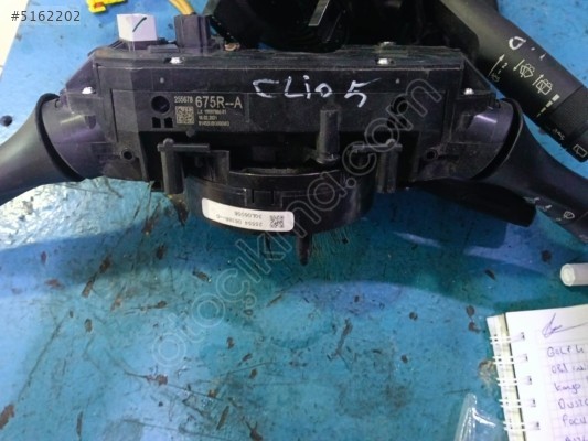 RENAULT CLİO 5 SİLGİ SİNYAL KOLU