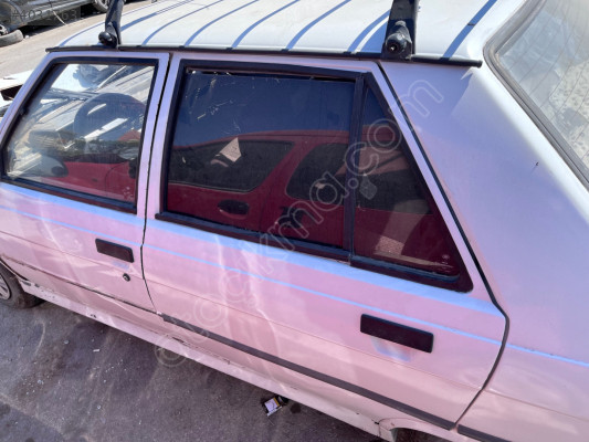 Renault R9 sol arka kapı