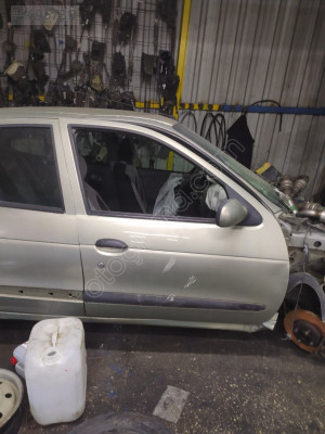 Renault Megane 1 sağ ön kapı