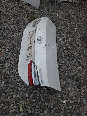 Toyota corolla Arka bagaj kapağı