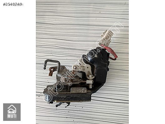 Toyota corolla çıkma kapı kilidi