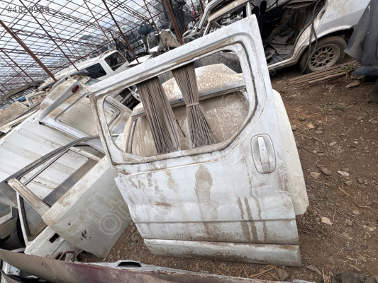 Renault trafik orta kapı