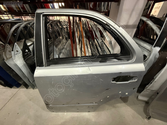 KİA SORENTO ÇIKMA ORJİNAL SOL ARKA KAPI BD1