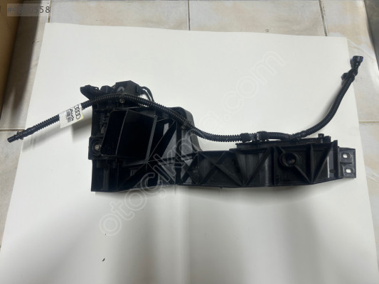 4M8805607A Audı Q8 Sol Far Braketi