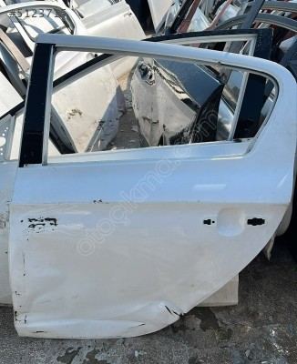 HYUNDAİ İ20 SOL ARKA KAPI