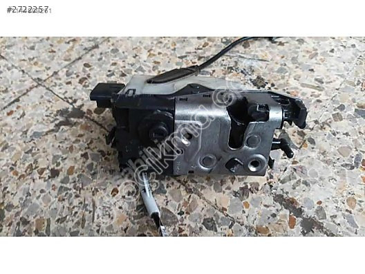 Peugeot 208 sağ ön kapı kilidi