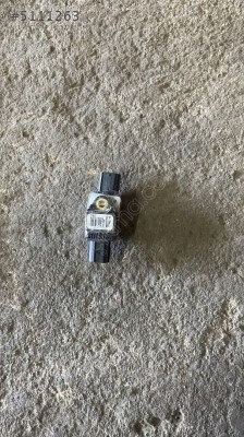 Toyota Auris hava yastığı ön darbe (darbe/çarpışma) sensörüdür.