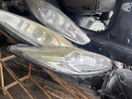 Ford Fiesta sağ ön far