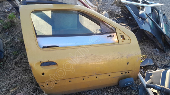 Renault clio coupe tek kapılı sag ön kapı